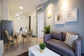 NEW! Cozy & Warm Scandinavian Suites walk to LRT